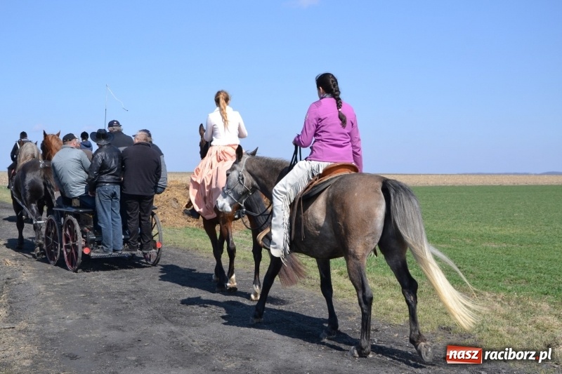 Zdjęcie w galerii na portalu naszraciborz.pl: Bieńkowickie rajtowanie - jeźdźcy mocno chwycili za lejce FOTO i WIDEO wiadomości z regionu