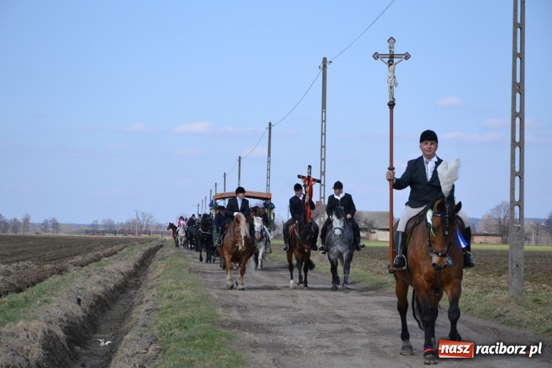 Zdjęcie w galerii na portalu naszraciborz.pl: Bieńkowickie rajtowanie - jeźdźcy mocno chwycili za lejce FOTO i WIDEO wiadomości z regionu
