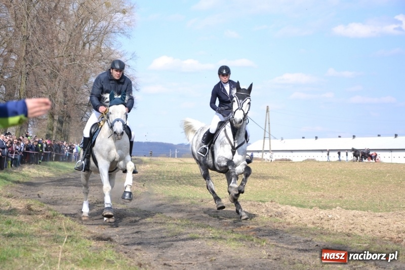 Zdjęcie w galerii na portalu naszraciborz.pl: Bieńkowickie rajtowanie - jeźdźcy mocno chwycili za lejce FOTO i WIDEO wiadomości z regionu