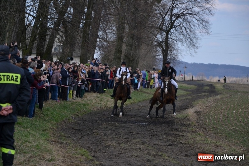 Zdjęcie w galerii na portalu naszraciborz.pl: Bieńkowickie rajtowanie - jeźdźcy mocno chwycili za lejce FOTO i WIDEO wiadomości z regionu