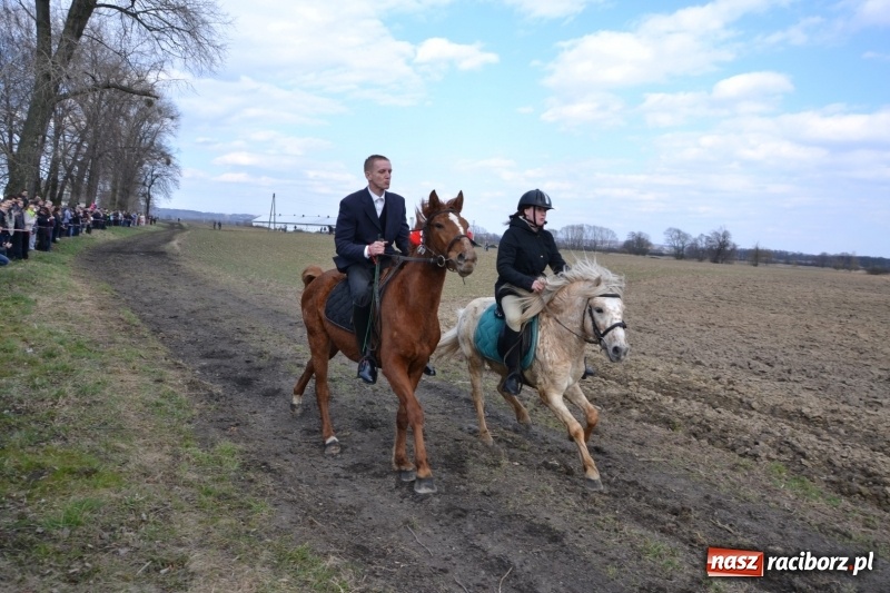 Zdjęcie w galerii na portalu naszraciborz.pl: Bieńkowickie rajtowanie - jeźdźcy mocno chwycili za lejce FOTO i WIDEO wiadomości z regionu