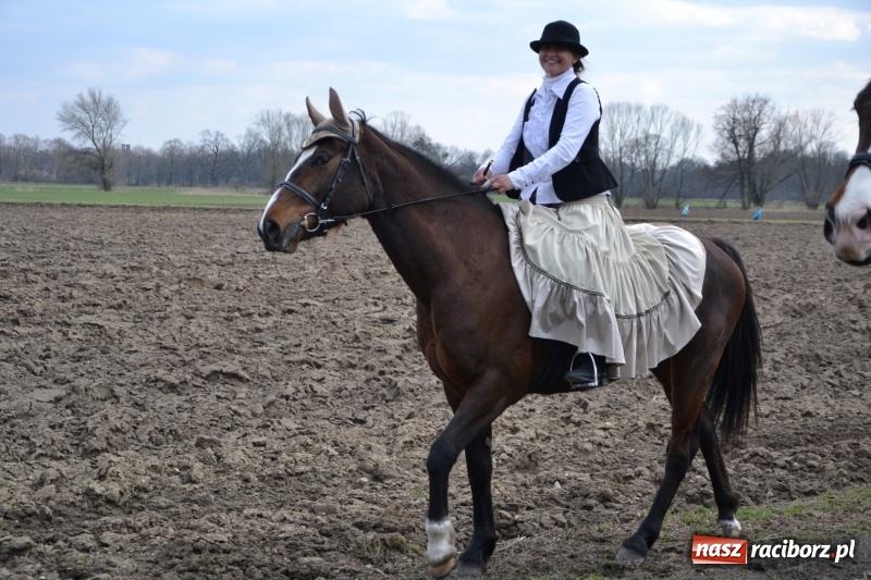 Zdjęcie w galerii na portalu naszraciborz.pl: Bieńkowickie rajtowanie - jeźdźcy mocno chwycili za lejce FOTO i WIDEO wiadomości z regionu