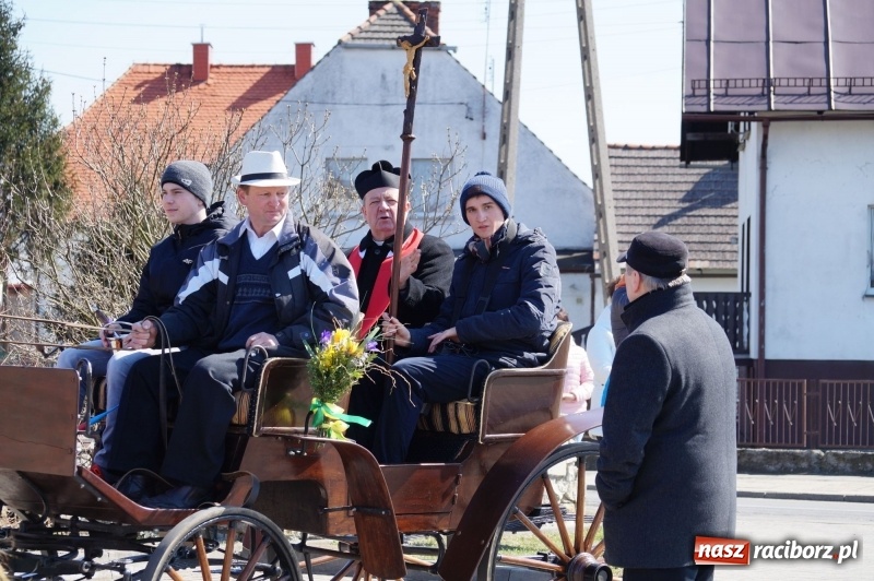 Zdjęcie w galerii na portalu naszraciborz.pl: W gminie Nędza objechali pola prosząc o udane plony wiadomości z regionu