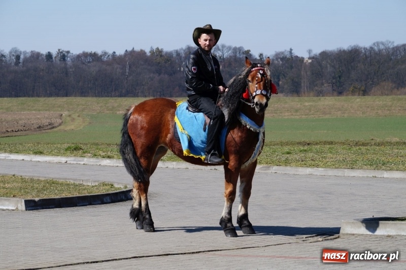 Zdjęcie w galerii na portalu naszraciborz.pl: W gminie Nędza objechali pola prosząc o udane plony wiadomości z regionu
