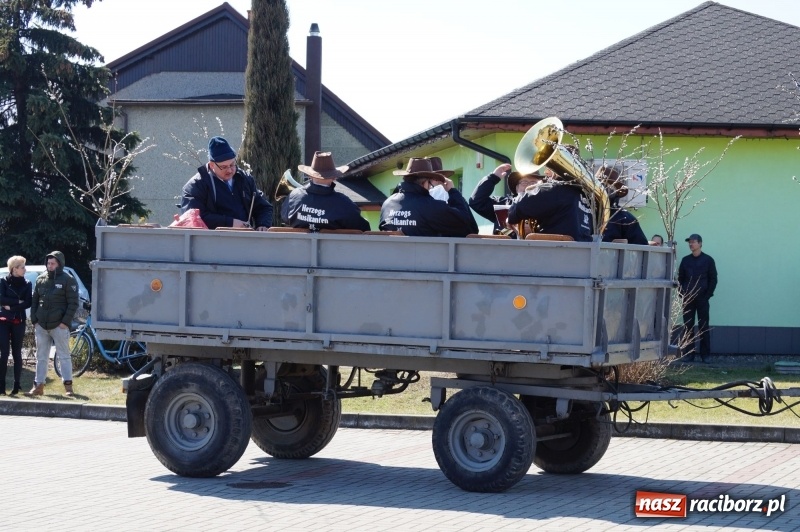 Zdjęcie w galerii na portalu naszraciborz.pl: W gminie Nędza objechali pola prosząc o udane plony wiadomości z regionu
