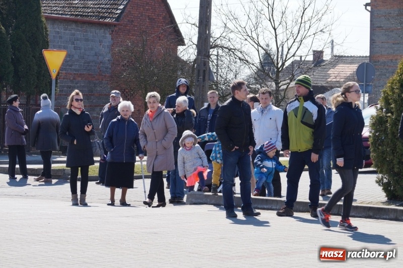 Zdjęcie w galerii na portalu naszraciborz.pl: W gminie Nędza objechali pola prosząc o udane plony wiadomości z regionu