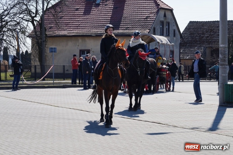 Zdjęcie w galerii na portalu naszraciborz.pl: W gminie Nędza objechali pola prosząc o udane plony wiadomości z regionu
