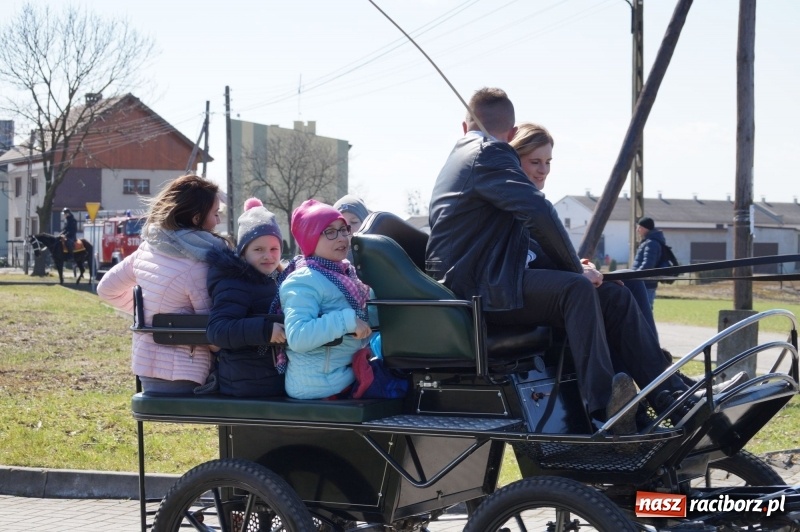 Zdjęcie w galerii na portalu naszraciborz.pl: W gminie Nędza objechali pola prosząc o udane plony wiadomości z regionu