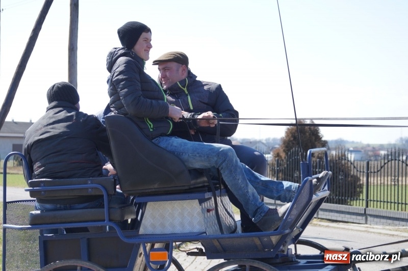 Zdjęcie w galerii na portalu naszraciborz.pl: W gminie Nędza objechali pola prosząc o udane plony wiadomości z regionu