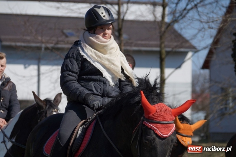 Zdjęcie w galerii na portalu naszraciborz.pl: W gminie Nędza objechali pola prosząc o udane plony wiadomości z regionu
