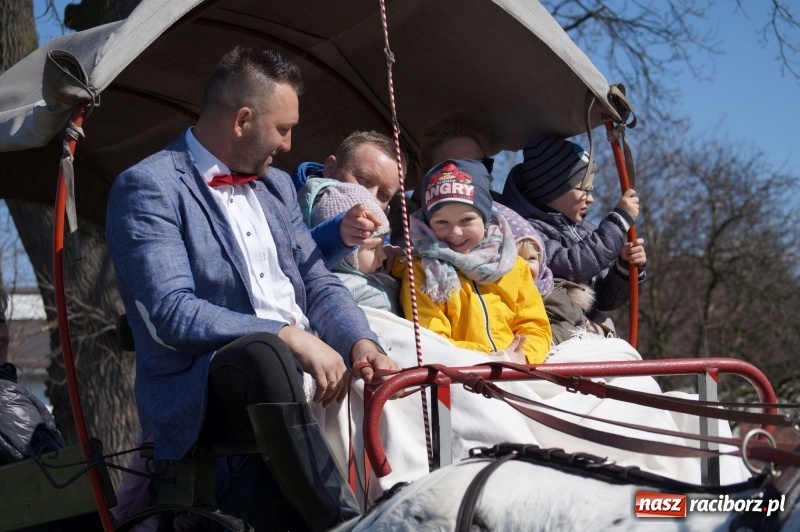 Zdjęcie w galerii na portalu naszraciborz.pl: W gminie Nędza objechali pola prosząc o udane plony wiadomości z regionu