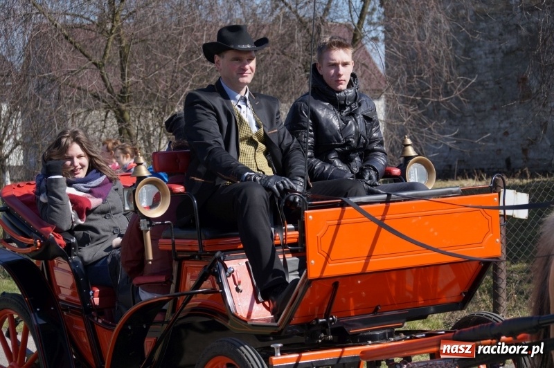 Zdjęcie w galerii na portalu naszraciborz.pl: W gminie Nędza objechali pola prosząc o udane plony wiadomości z regionu