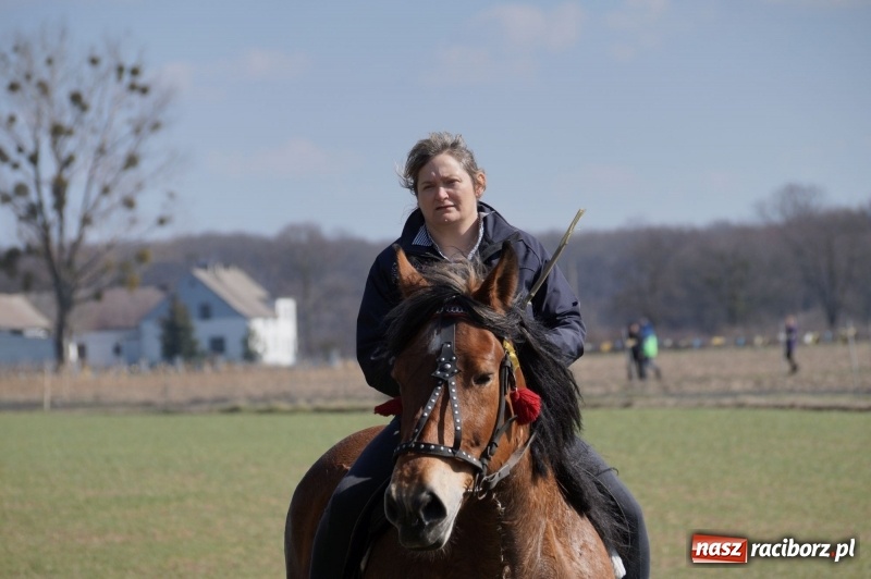 Zdjęcie w galerii na portalu naszraciborz.pl: W gminie Nędza objechali pola prosząc o udane plony wiadomości z regionu