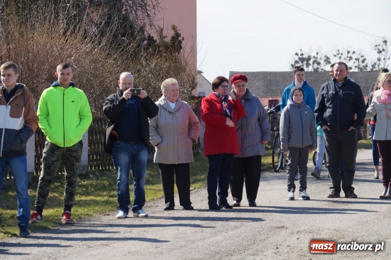 Zdjęcie w galerii na portalu naszraciborz.pl: W gminie Nędza objechali pola prosząc o udane plony wiadomości z regionu