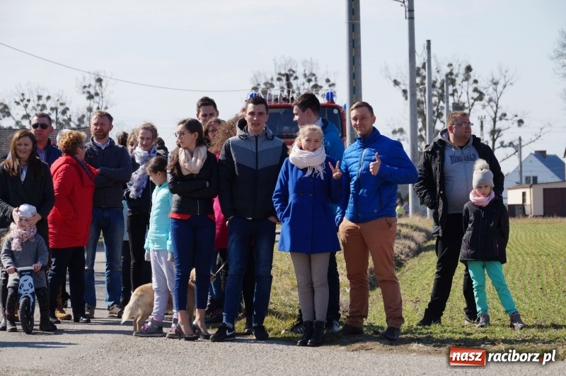 Zdjęcie w galerii na portalu naszraciborz.pl: W gminie Nędza objechali pola prosząc o udane plony wiadomości z regionu