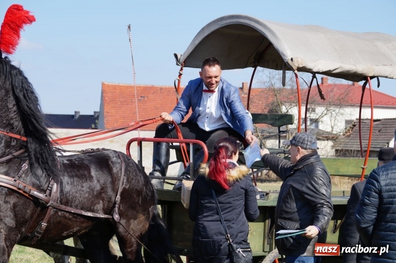 Zdjęcie w galerii na portalu naszraciborz.pl: W gminie Nędza objechali pola prosząc o udane plony wiadomości z regionu