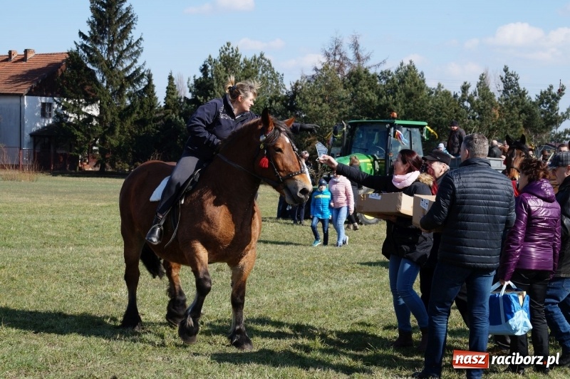 Zdjęcie w galerii na portalu naszraciborz.pl: W gminie Nędza objechali pola prosząc o udane plony wiadomości z regionu