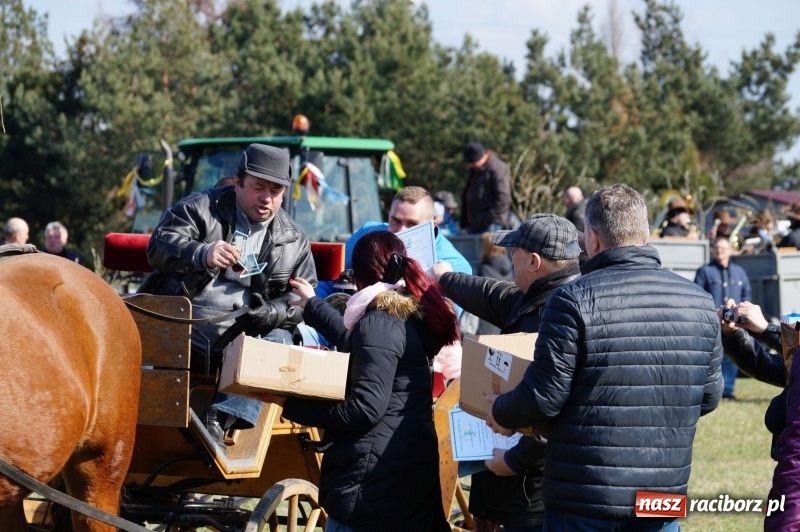Zdjęcie w galerii na portalu naszraciborz.pl: W gminie Nędza objechali pola prosząc o udane plony wiadomości z regionu