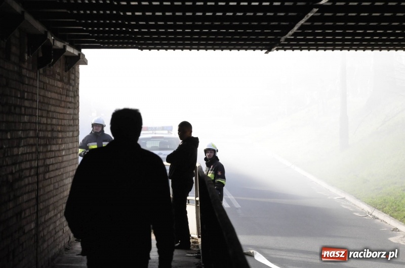 Zdjęcie w galerii na portalu naszraciborz.pl: Pożar składowiska opon i koparki przy ulicy Eichendorffa FOTO i WIDEO wiadomości z regionu