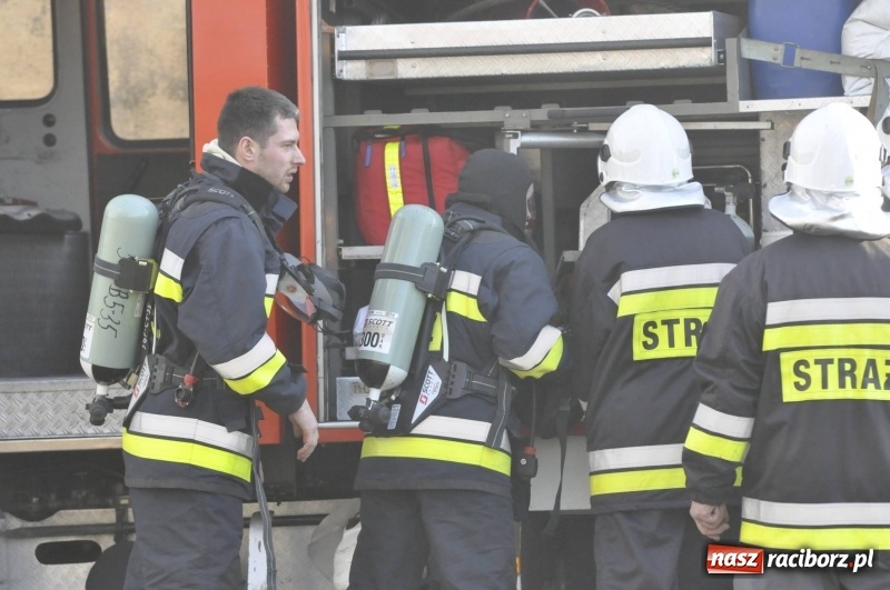 Zdjęcie w galerii na portalu naszraciborz.pl: Pożar składowiska opon i koparki przy ulicy Eichendorffa FOTO i WIDEO wiadomości z regionu