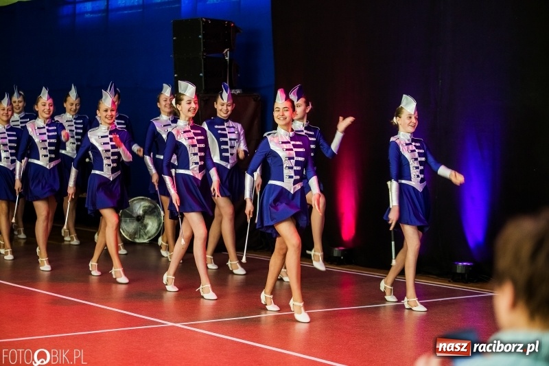 Zdjęcie w galerii na portalu naszraciborz.pl: Jubileusz 30-lecia zespołu tanecznego Uśmiech z udziałem Ani Wyszkoni  wiadomości z regionu