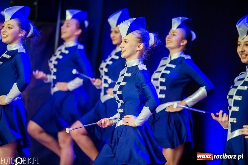 Zdjęcie w galerii na portalu naszraciborz.pl: Jubileusz 30-lecia zespołu tanecznego Uśmiech z udziałem Ani Wyszkoni  wiadomości z regionu