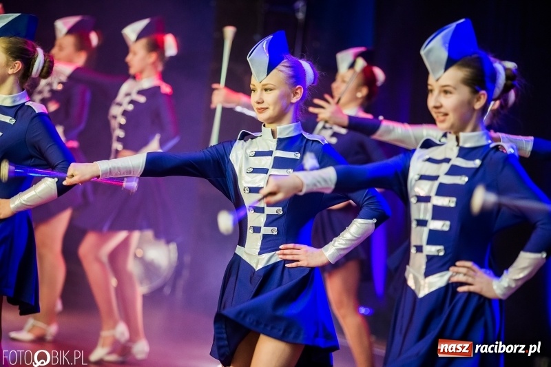 Zdjęcie w galerii na portalu naszraciborz.pl: Jubileusz 30-lecia zespołu tanecznego Uśmiech z udziałem Ani Wyszkoni  wiadomości z regionu