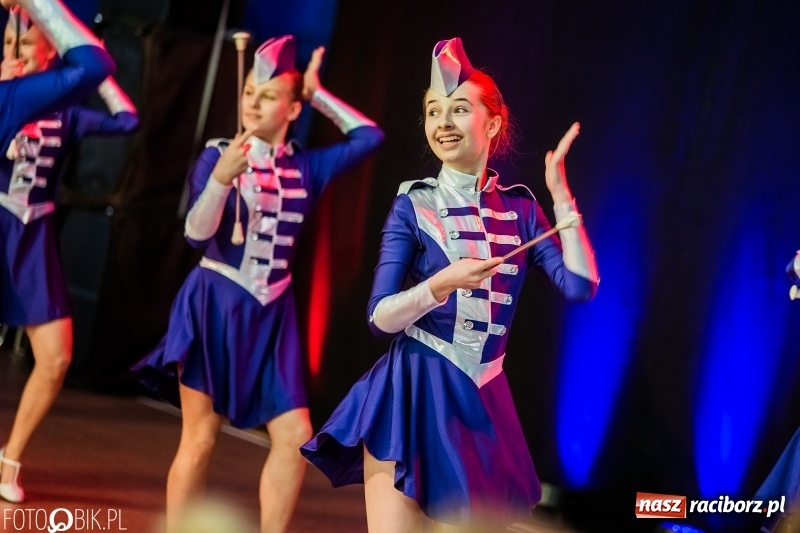 Zdjęcie w galerii na portalu naszraciborz.pl: Jubileusz 30-lecia zespołu tanecznego Uśmiech z udziałem Ani Wyszkoni  wiadomości z regionu