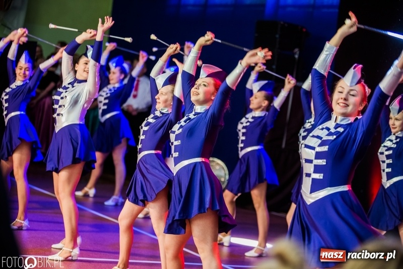 Zdjęcie w galerii na portalu naszraciborz.pl: Jubileusz 30-lecia zespołu tanecznego Uśmiech z udziałem Ani Wyszkoni  wiadomości z regionu