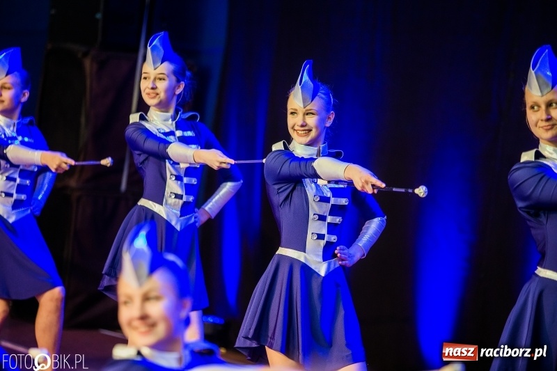 Zdjęcie w galerii na portalu naszraciborz.pl: Jubileusz 30-lecia zespołu tanecznego Uśmiech z udziałem Ani Wyszkoni  wiadomości z regionu