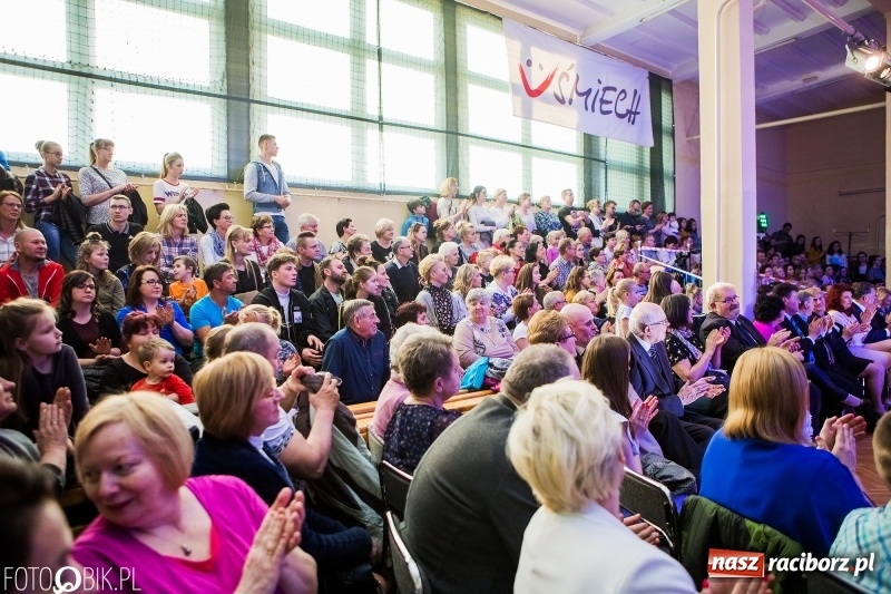 Zdjęcie w galerii na portalu naszraciborz.pl: Jubileusz 30-lecia zespołu tanecznego Uśmiech z udziałem Ani Wyszkoni  wiadomości z regionu