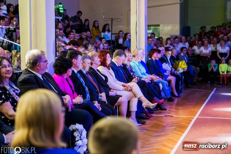 Zdjęcie w galerii na portalu naszraciborz.pl: Jubileusz 30-lecia zespołu tanecznego Uśmiech z udziałem Ani Wyszkoni  wiadomości z regionu