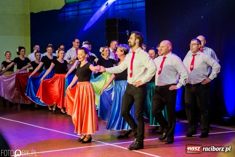 Zdjęcie w galerii na portalu naszraciborz.pl: Jubileusz 30-lecia zespołu tanecznego Uśmiech z udziałem Ani Wyszkoni  wiadomości z regionu