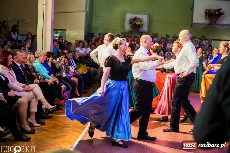 Zdjęcie w galerii na portalu naszraciborz.pl: Jubileusz 30-lecia zespołu tanecznego Uśmiech z udziałem Ani Wyszkoni  wiadomości z regionu