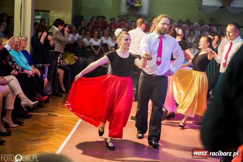 Zdjęcie w galerii na portalu naszraciborz.pl: Jubileusz 30-lecia zespołu tanecznego Uśmiech z udziałem Ani Wyszkoni  wiadomości z regionu