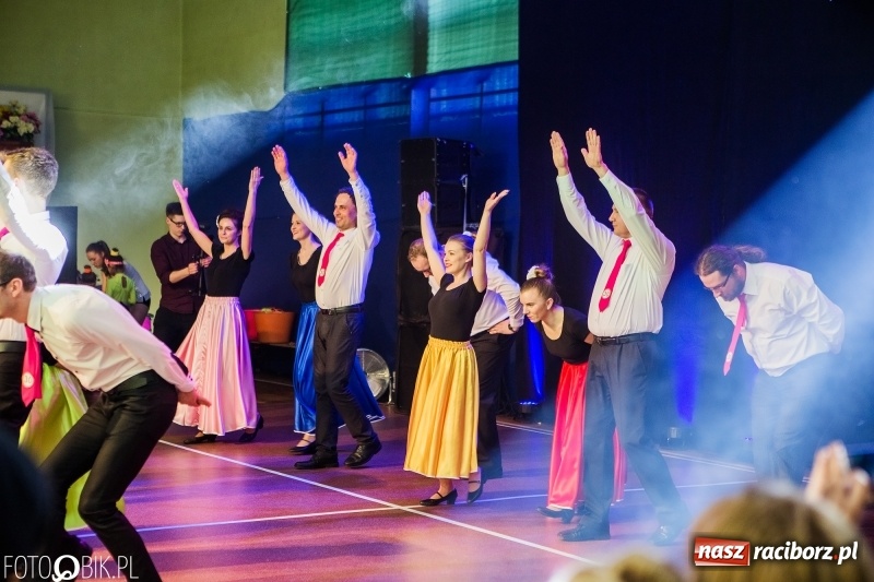 Zdjęcie w galerii na portalu naszraciborz.pl: Jubileusz 30-lecia zespołu tanecznego Uśmiech z udziałem Ani Wyszkoni  wiadomości z regionu
