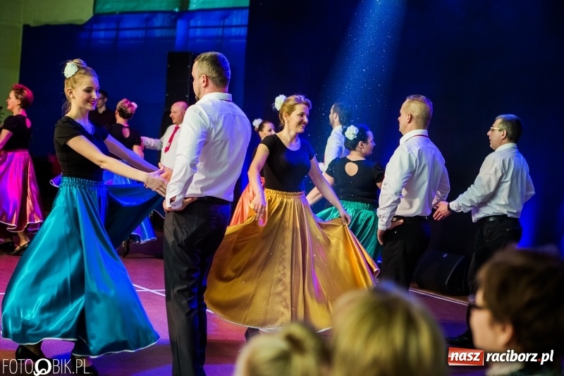 Zdjęcie w galerii na portalu naszraciborz.pl: Jubileusz 30-lecia zespołu tanecznego Uśmiech z udziałem Ani Wyszkoni  wiadomości z regionu