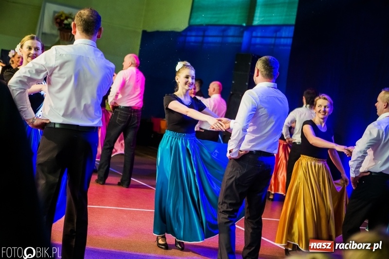 Zdjęcie w galerii na portalu naszraciborz.pl: Jubileusz 30-lecia zespołu tanecznego Uśmiech z udziałem Ani Wyszkoni  wiadomości z regionu