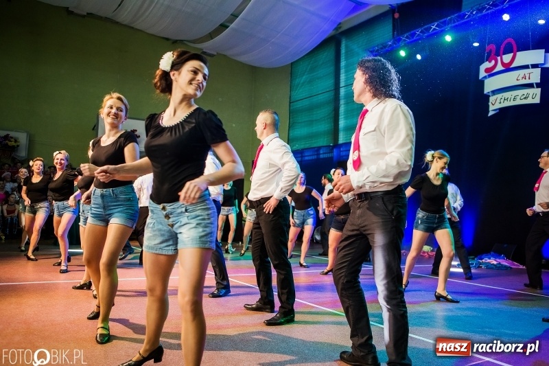 Zdjęcie w galerii na portalu naszraciborz.pl: Jubileusz 30-lecia zespołu tanecznego Uśmiech z udziałem Ani Wyszkoni  wiadomości z regionu