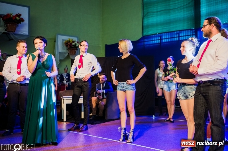 Zdjęcie w galerii na portalu naszraciborz.pl: Jubileusz 30-lecia zespołu tanecznego Uśmiech z udziałem Ani Wyszkoni  wiadomości z regionu