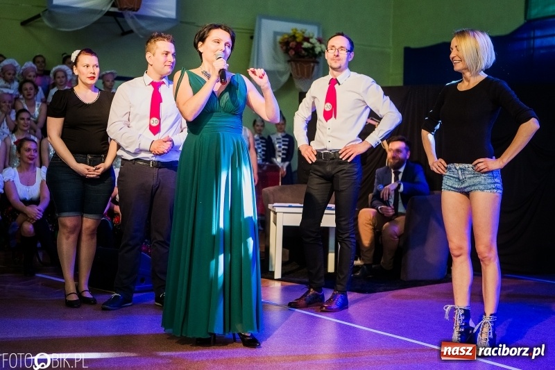 Zdjęcie w galerii na portalu naszraciborz.pl: Jubileusz 30-lecia zespołu tanecznego Uśmiech z udziałem Ani Wyszkoni  wiadomości z regionu