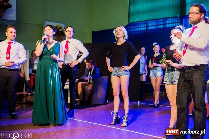 Zdjęcie w galerii na portalu naszraciborz.pl: Jubileusz 30-lecia zespołu tanecznego Uśmiech z udziałem Ani Wyszkoni  wiadomości z regionu