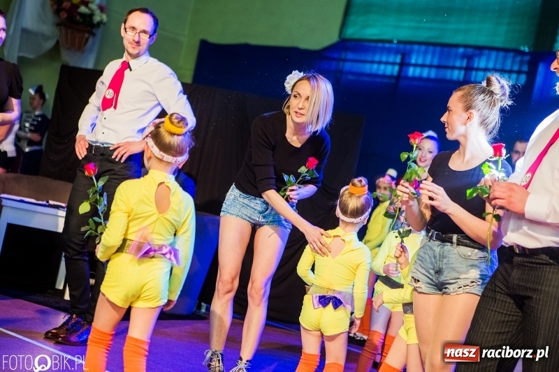 Zdjęcie w galerii na portalu naszraciborz.pl: Jubileusz 30-lecia zespołu tanecznego Uśmiech z udziałem Ani Wyszkoni  wiadomości z regionu