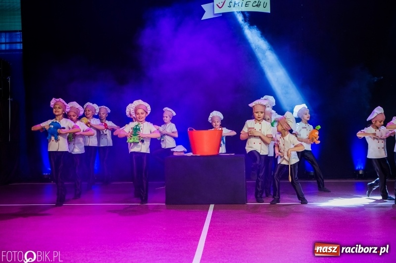 Zdjęcie w galerii na portalu naszraciborz.pl: Jubileusz 30-lecia zespołu tanecznego Uśmiech z udziałem Ani Wyszkoni  wiadomości z regionu