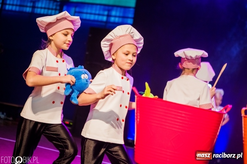 Zdjęcie w galerii na portalu naszraciborz.pl: Jubileusz 30-lecia zespołu tanecznego Uśmiech z udziałem Ani Wyszkoni  wiadomości z regionu