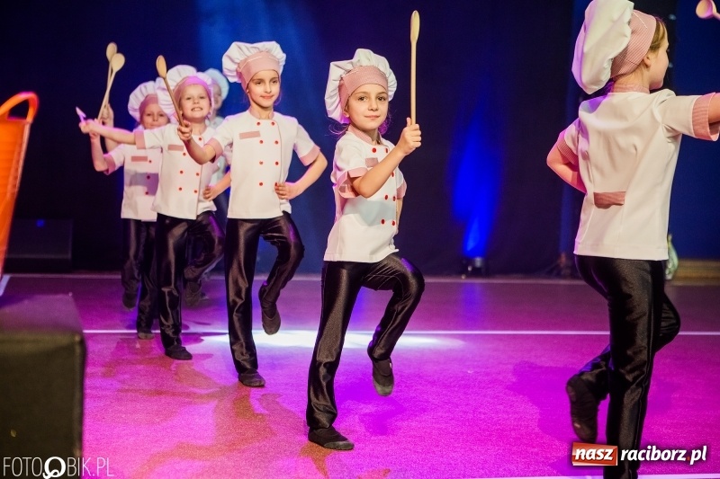 Zdjęcie w galerii na portalu naszraciborz.pl: Jubileusz 30-lecia zespołu tanecznego Uśmiech z udziałem Ani Wyszkoni  wiadomości z regionu