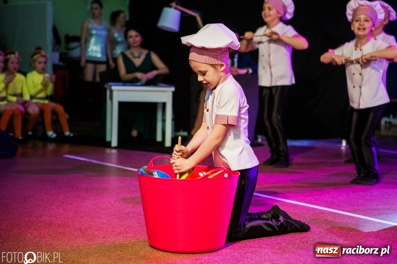 Zdjęcie w galerii na portalu naszraciborz.pl: Jubileusz 30-lecia zespołu tanecznego Uśmiech z udziałem Ani Wyszkoni  wiadomości z regionu