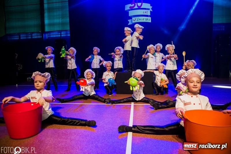 Zdjęcie w galerii na portalu naszraciborz.pl: Jubileusz 30-lecia zespołu tanecznego Uśmiech z udziałem Ani Wyszkoni  wiadomości z regionu