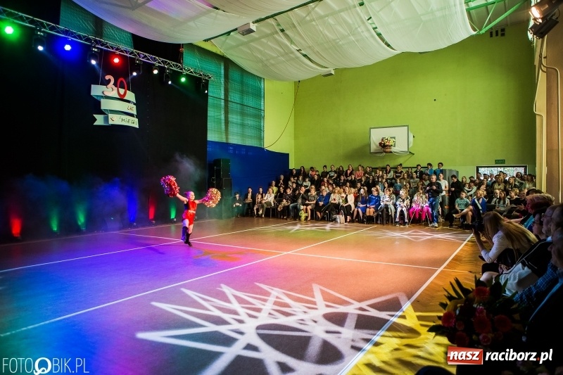 Zdjęcie w galerii na portalu naszraciborz.pl: Jubileusz 30-lecia zespołu tanecznego Uśmiech z udziałem Ani Wyszkoni  wiadomości z regionu