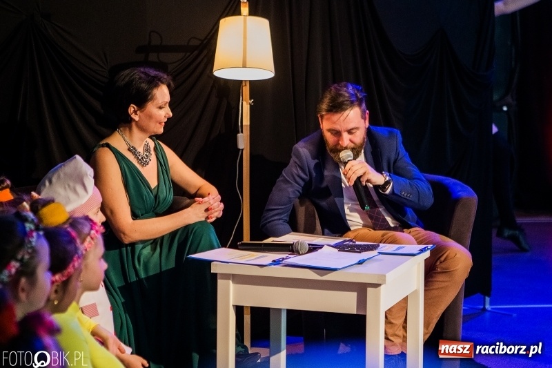 Zdjęcie w galerii na portalu naszraciborz.pl: Jubileusz 30-lecia zespołu tanecznego Uśmiech z udziałem Ani Wyszkoni  wiadomości z regionu